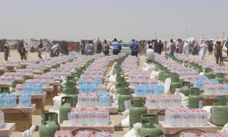 Distribution of essential household items to the displaced in Amiriyat Al-Fallujah