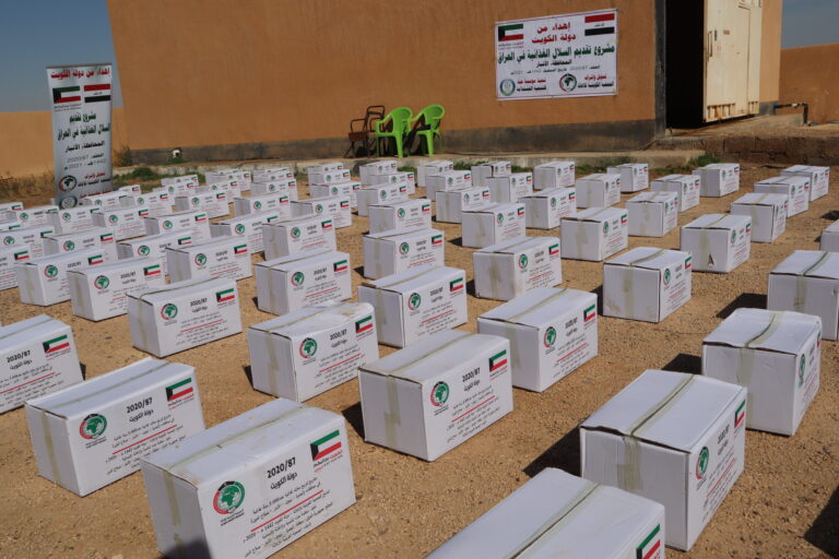 مشروع السلال الغذائية في الأنبار / توزيع مواد غذائية على اهالي قرية تيوان في الأنبار غرب العراق.