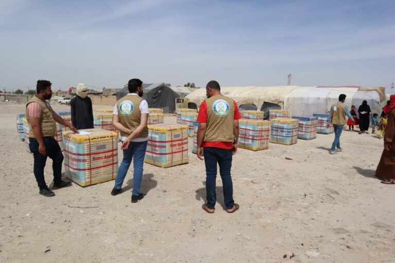 Tikrit / helping the families of the missing who live in tents